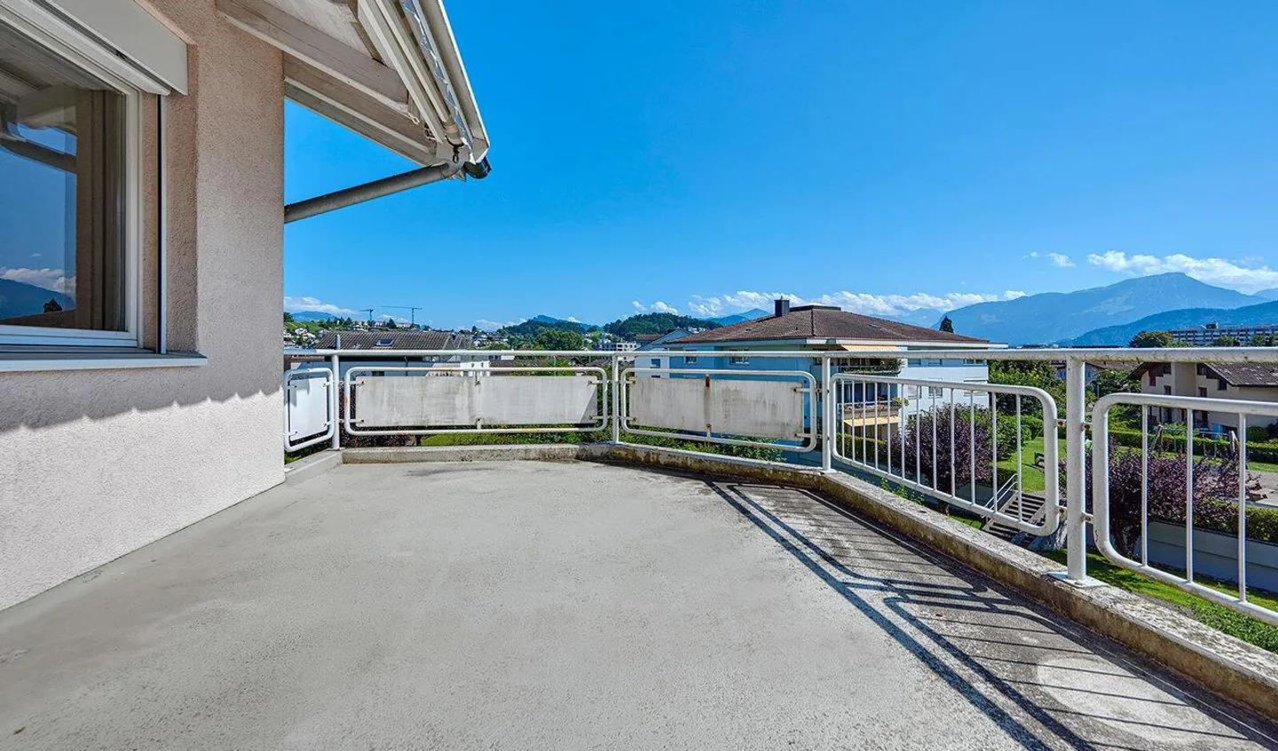 Spazio per idee: appartamento di 4,5 stanze in un quartiere tranquillo - Foto 1 di 5
