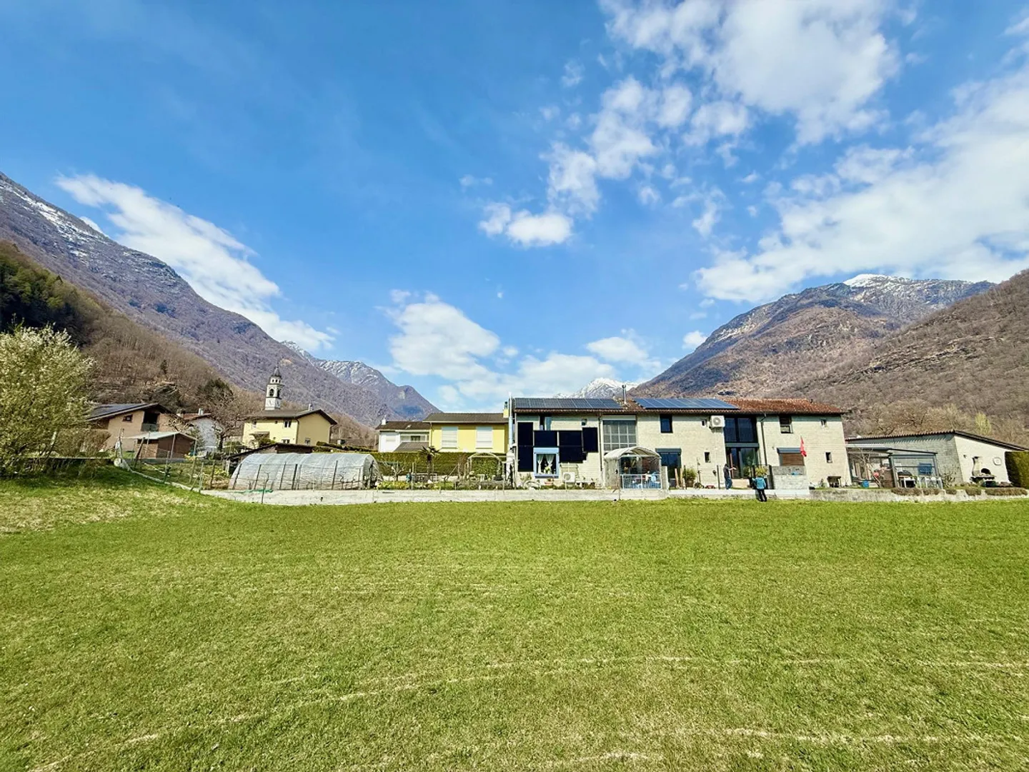 Einfamilienhaus mit Garten und Blick auf die Berge - Foto 21 von 23