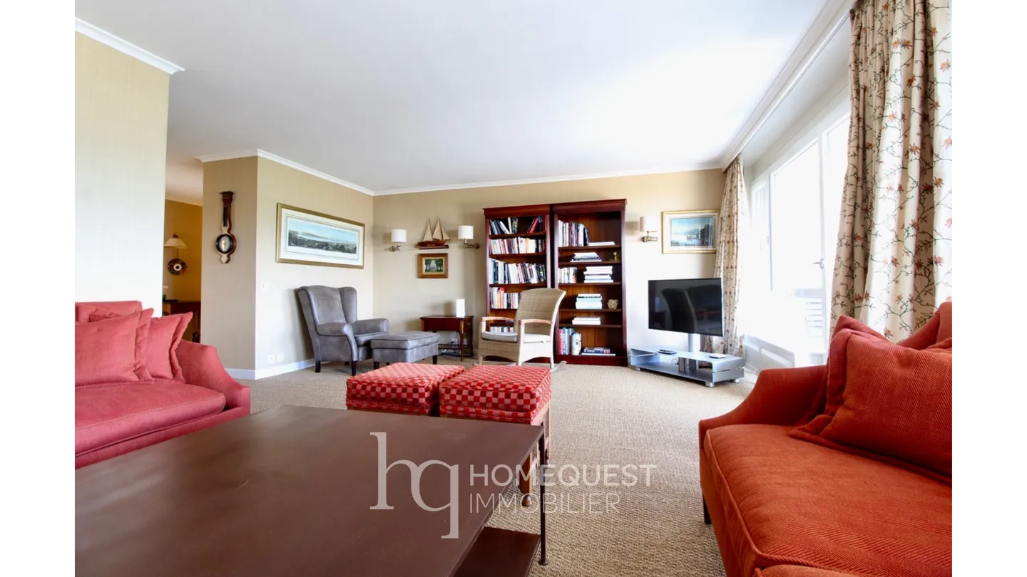 Spacious fully furnished apartment, 3.5 rooms, with beautiful lake view - Photo 5 of 17