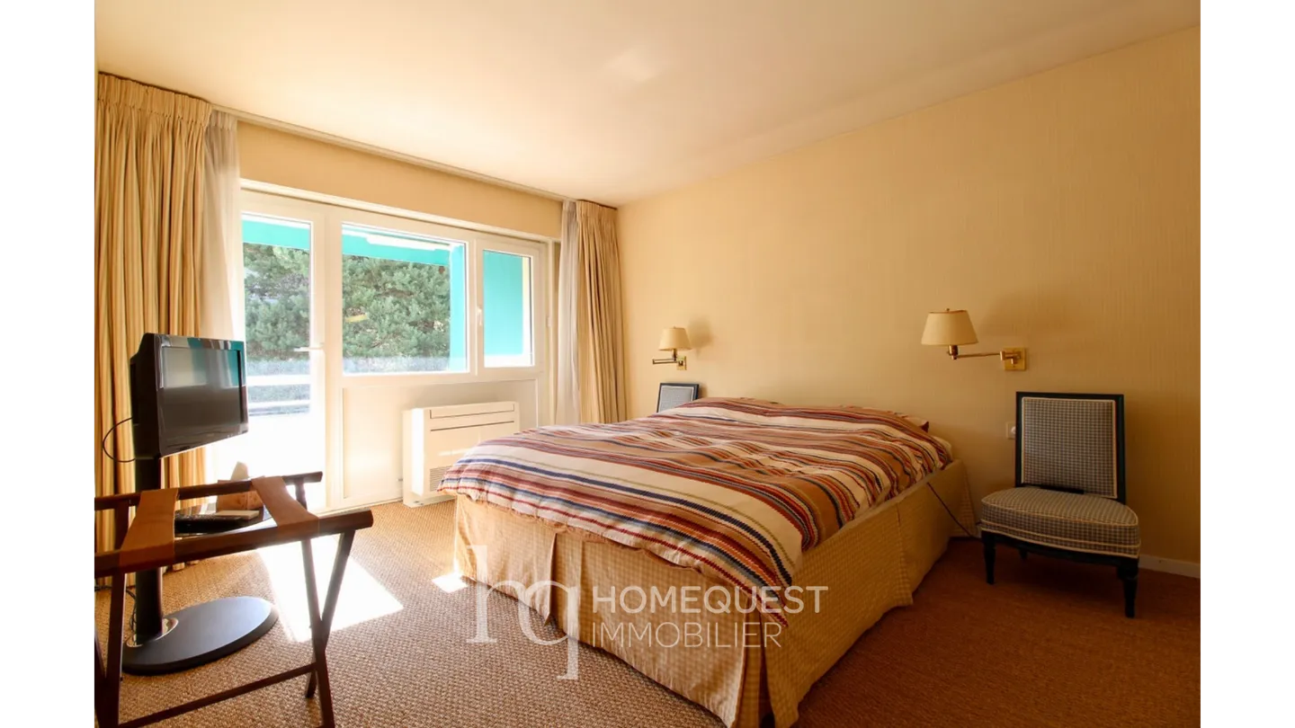 Spacious fully furnished apartment, 3.5 rooms, with beautiful lake view - Photo 10 of 17