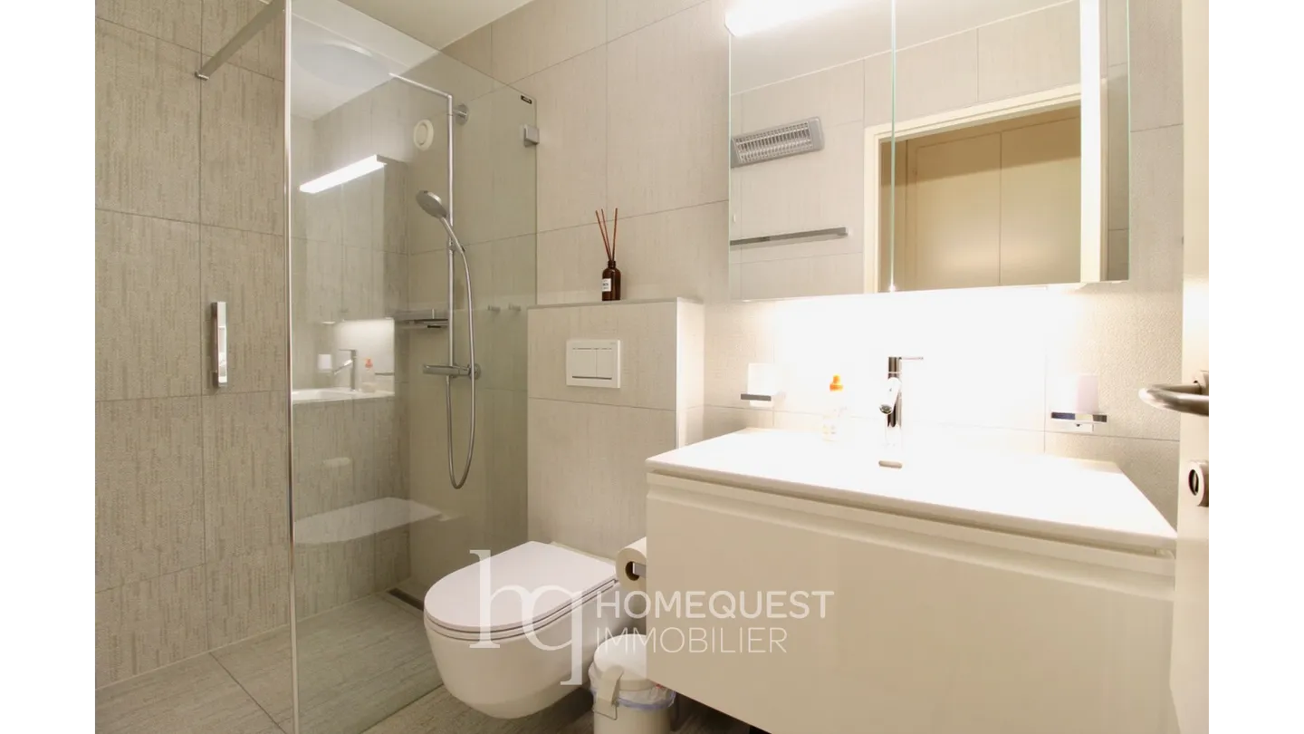 Spacious fully furnished apartment, 3.5 rooms, with beautiful lake view - Photo 12 of 17
