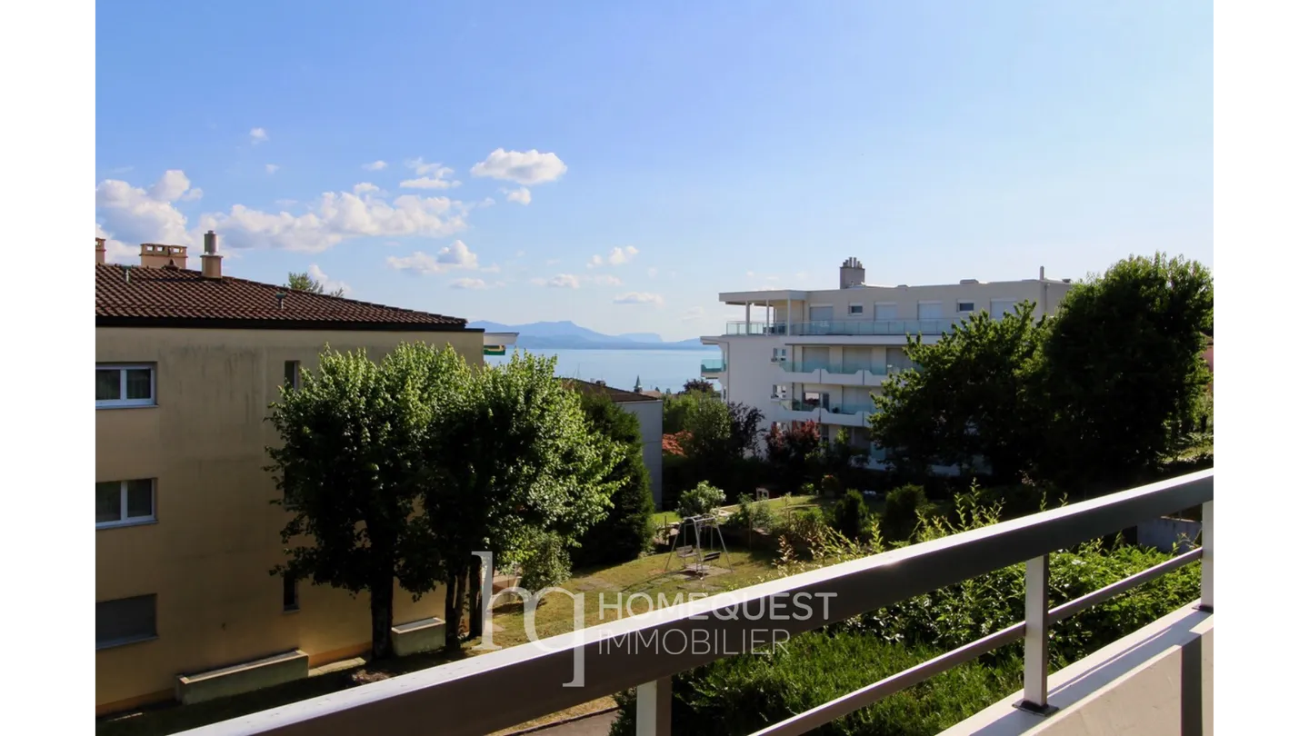 Spacious fully furnished apartment, 3.5 rooms, with beautiful lake view - Photo 16 of 17