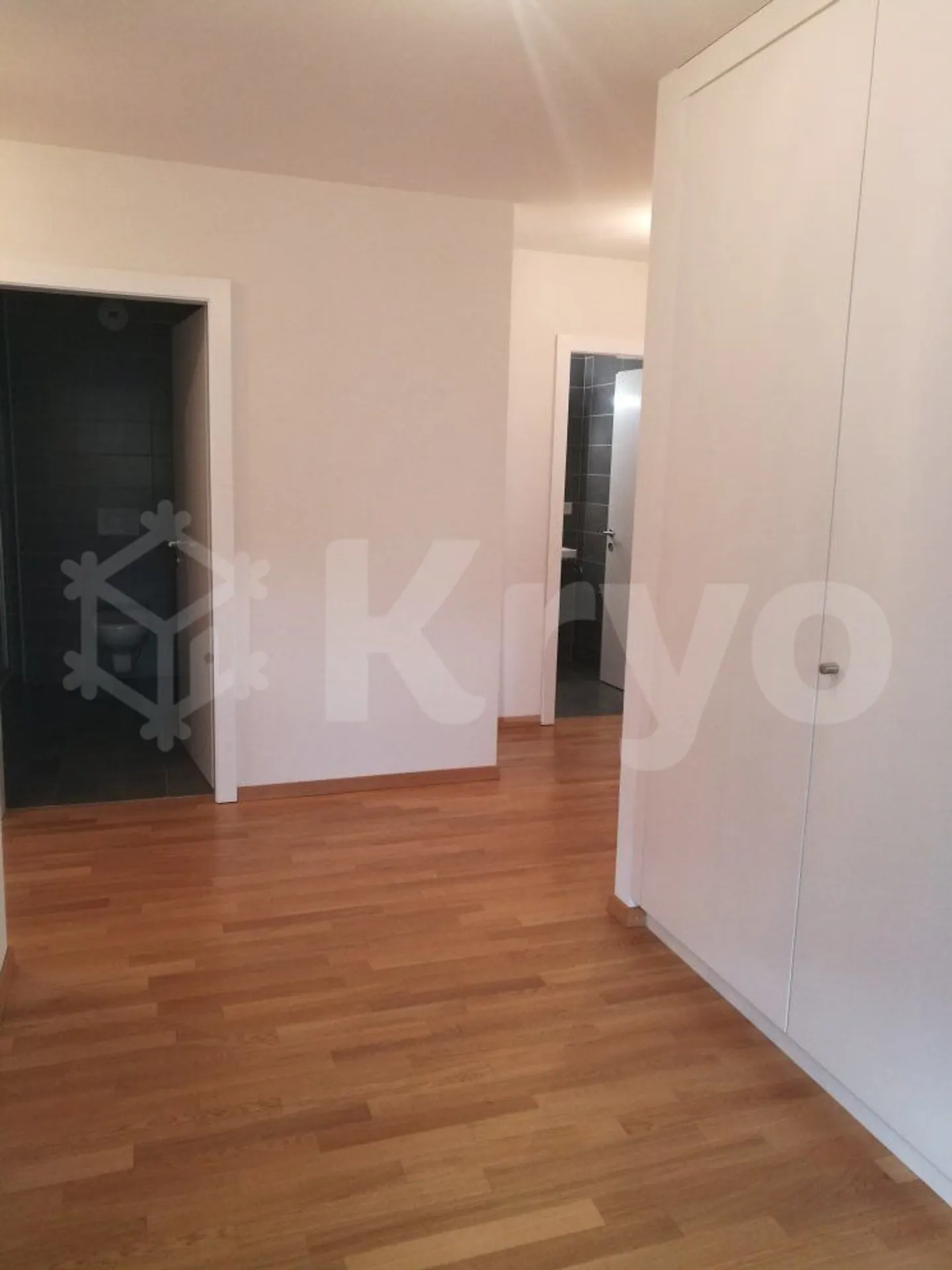 Appartement spacieux avec grand balcon - Photo 6 sur 7