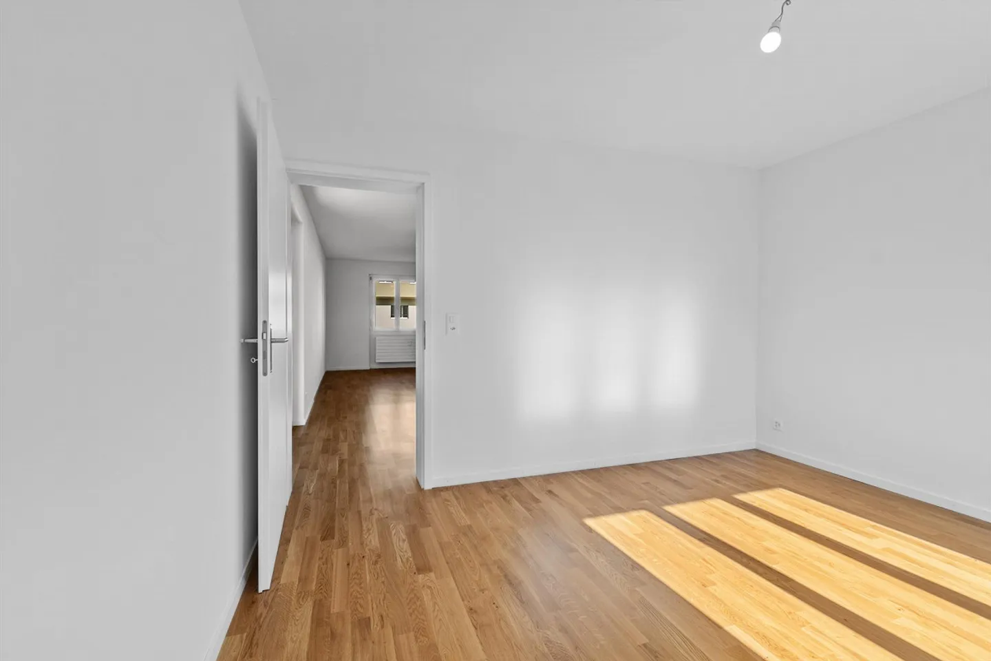 Moderne 2.5-Zimmerwohnung - Foto 8 von 10