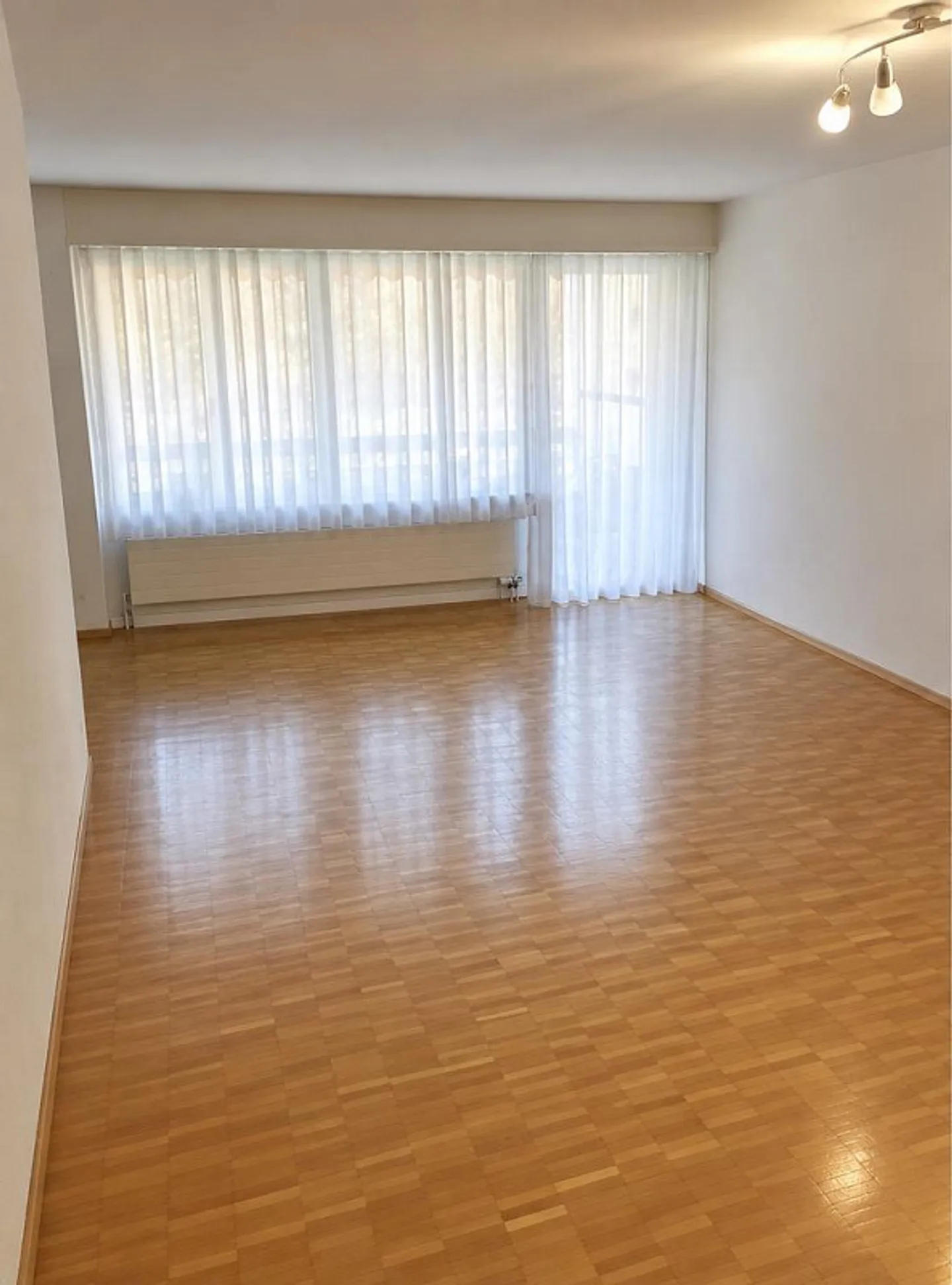 Vivere vicino alla stazione con balcone soleggiato esposto a sud - Foto 2 di 7