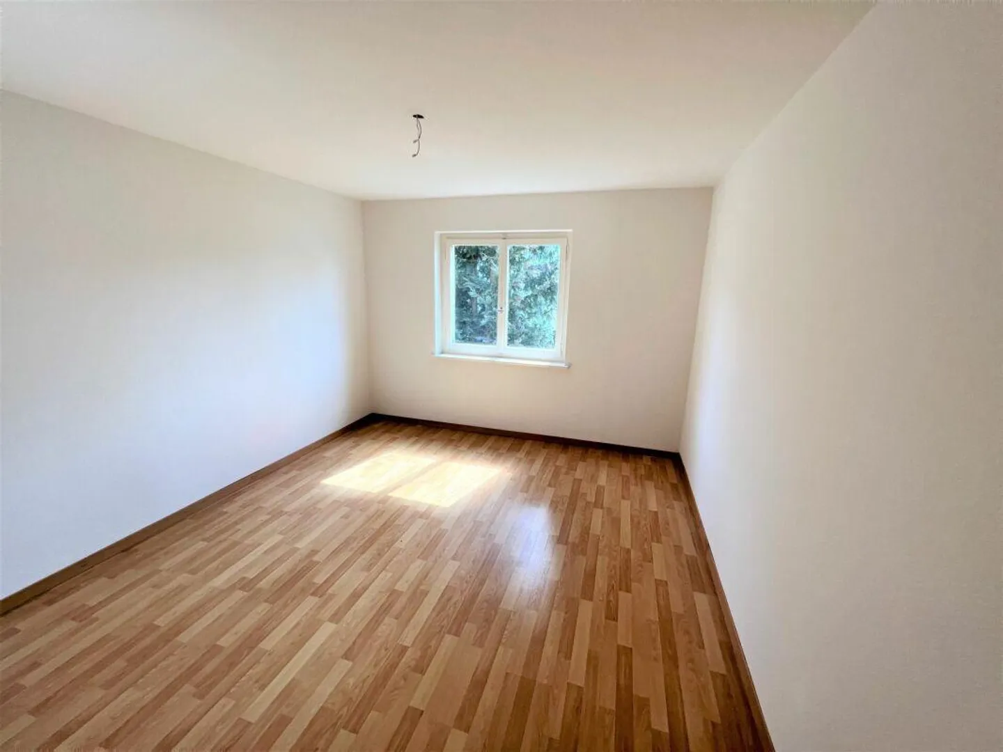 Family-friendly old apartment with balcony in a quiet location - Photo 5 of 7