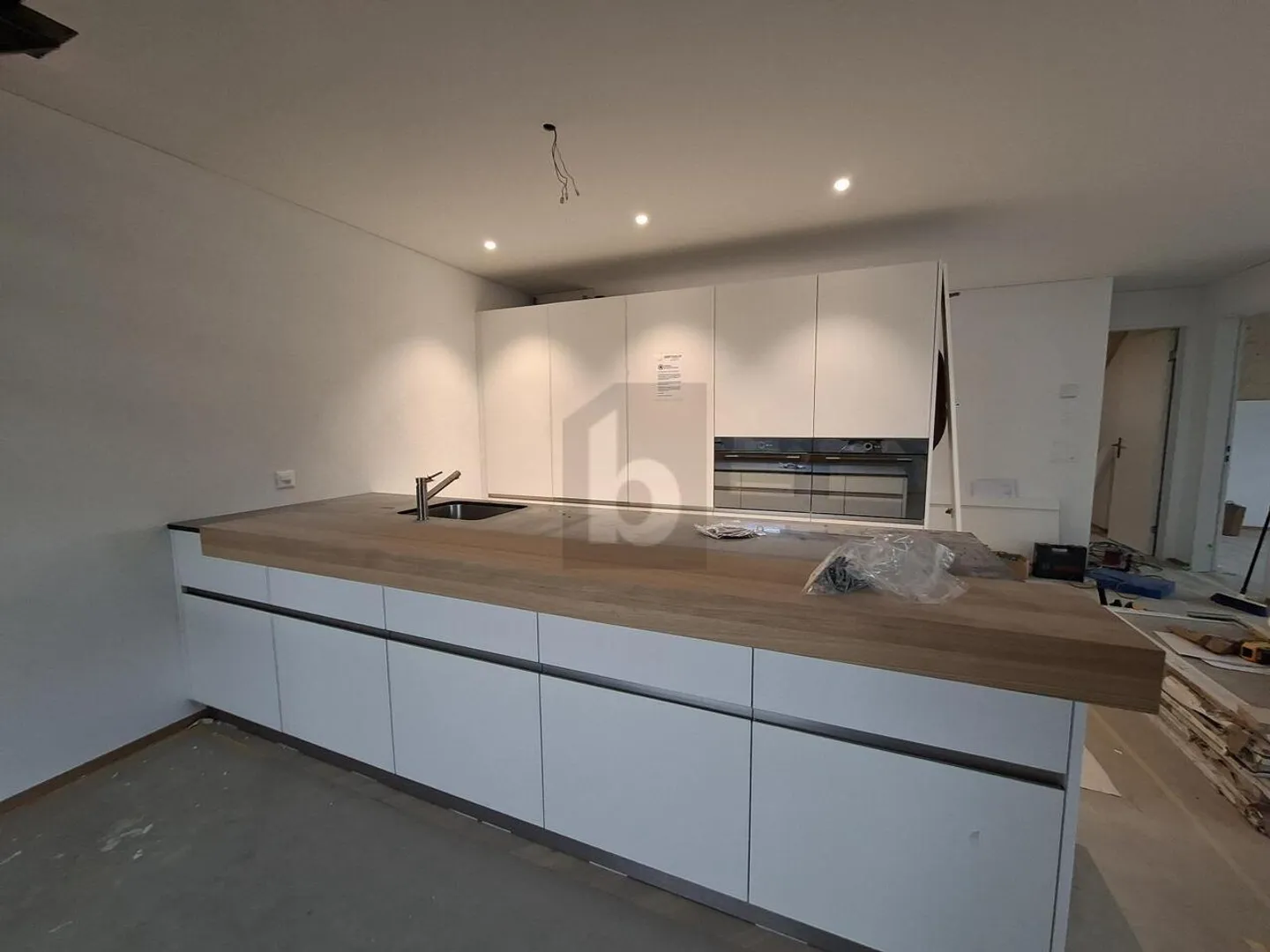 SPACIOUS, STYLISH WITH GALLERY AND VIEW - Photo 5 of 6