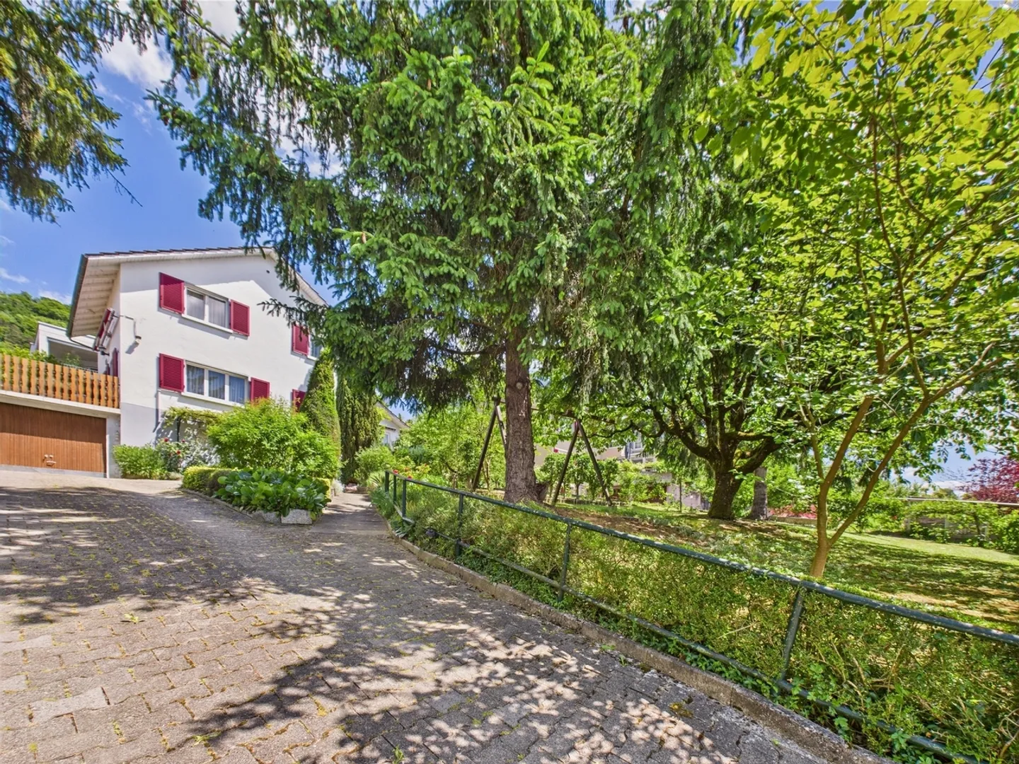 Charming single-family home with large garden and lots of potential in Klingnau - Photo 2 of 11