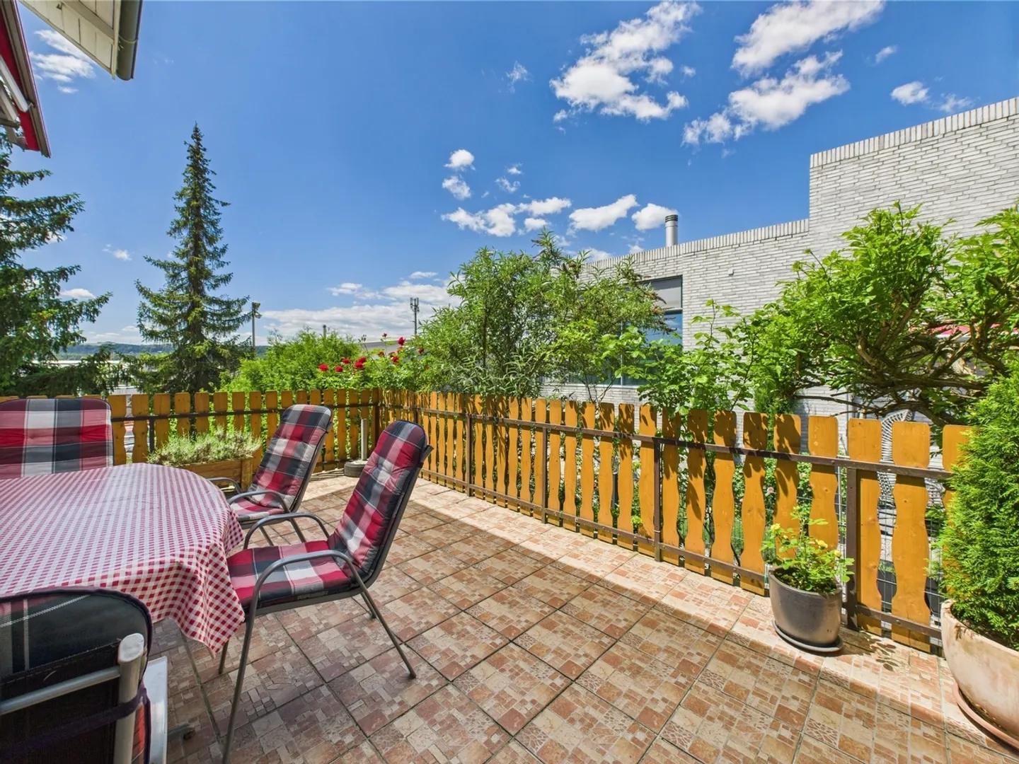 Charming single-family home with large garden and lots of potential in Klingnau - Photo 9 of 11