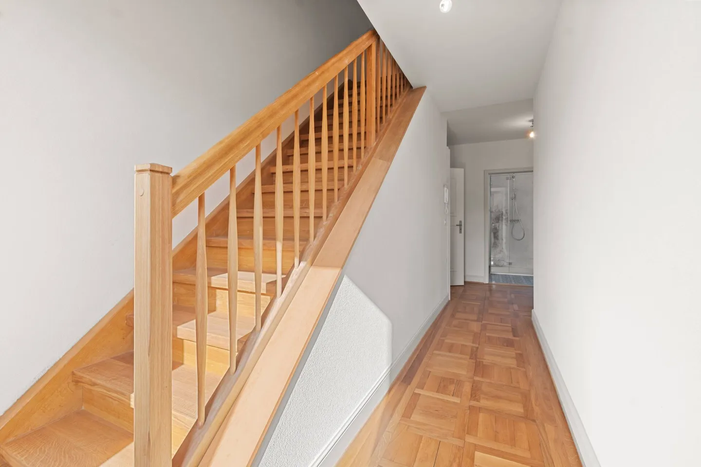 Attico su più piani con balcone e vista fantastica! - Foto 8 di 15