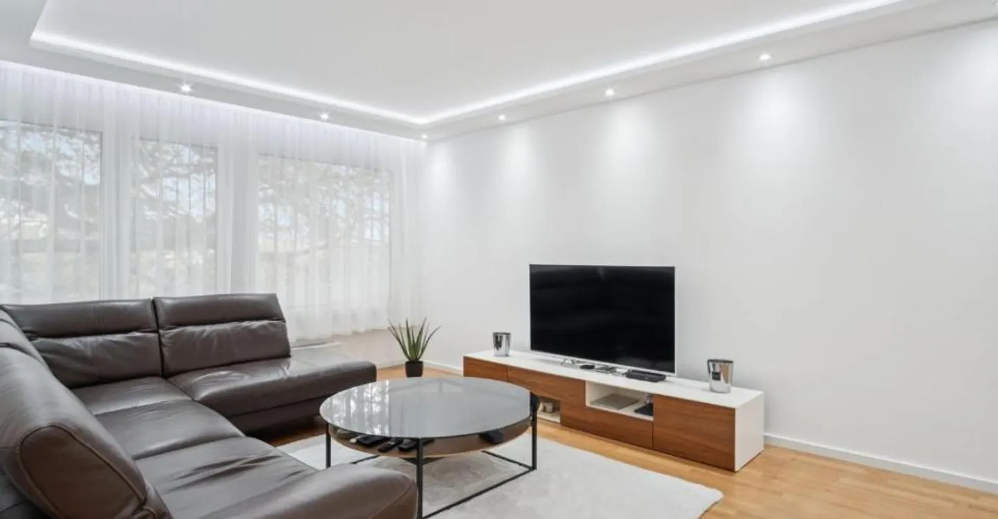 Fully renovated 4.5-room apartment - Photo 6 of 12