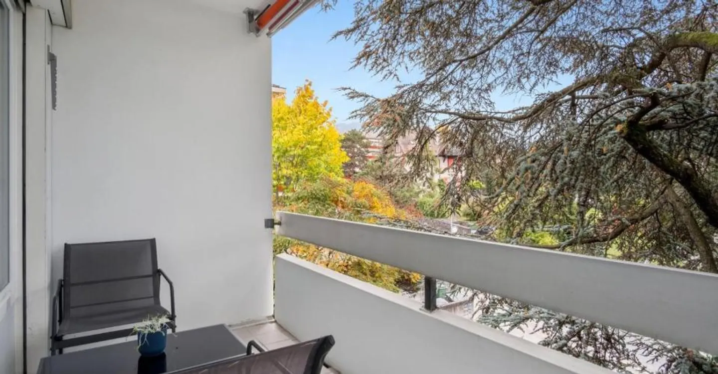 Fully renovated 4.5-room apartment - Photo 7 of 12