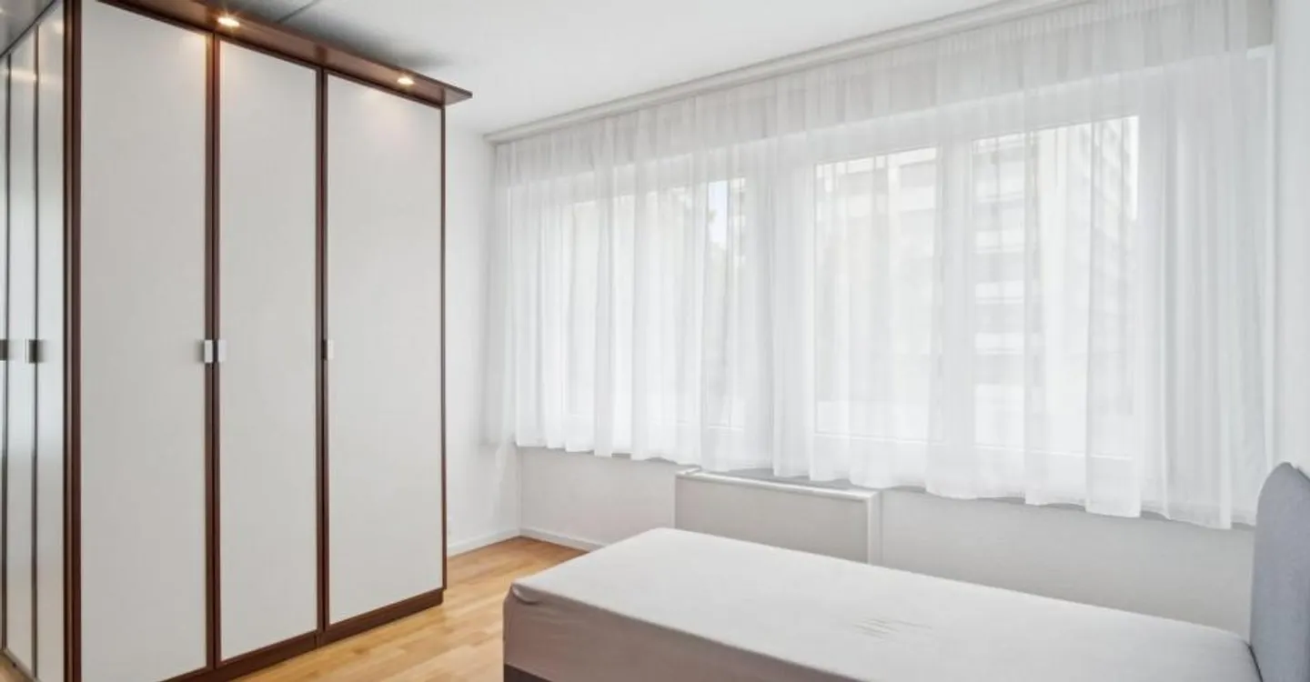Fully renovated 4.5-room apartment - Photo 8 of 12
