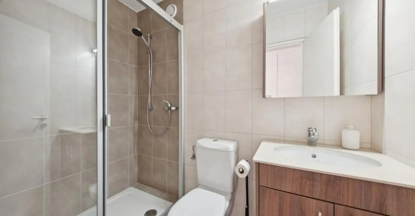 Fully renovated 4.5-room apartment - Photo 9 of 12