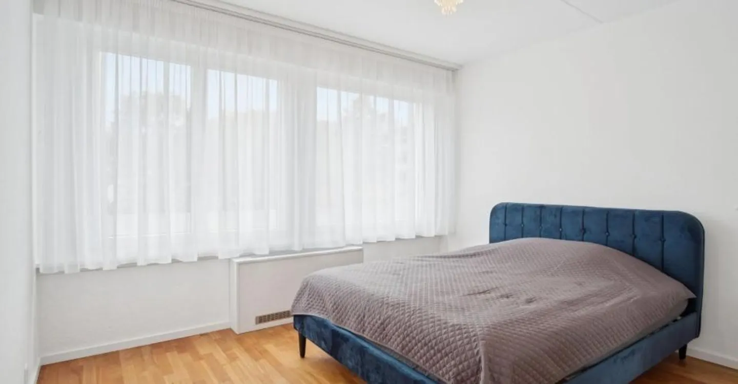 Fully renovated 4.5-room apartment - Photo 10 of 12