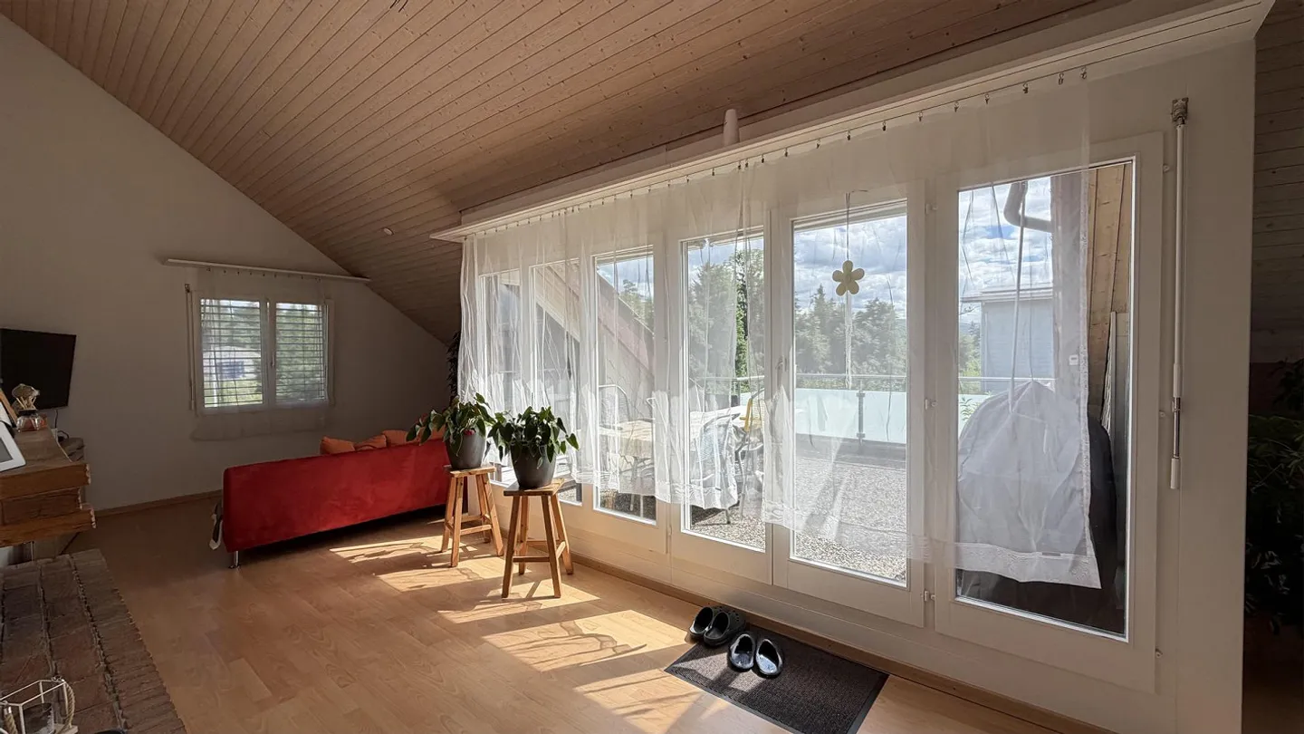 Charmante Dachwohnung in Tann - Foto 2 von 8