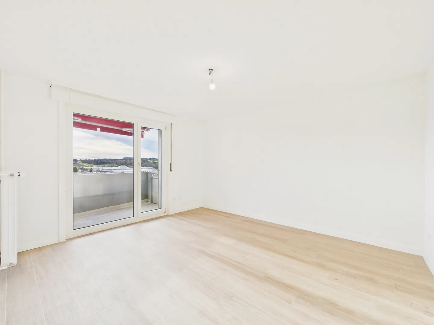 Beautiful renovated 3.5-room apartment in Romont - Photo 4 of 10