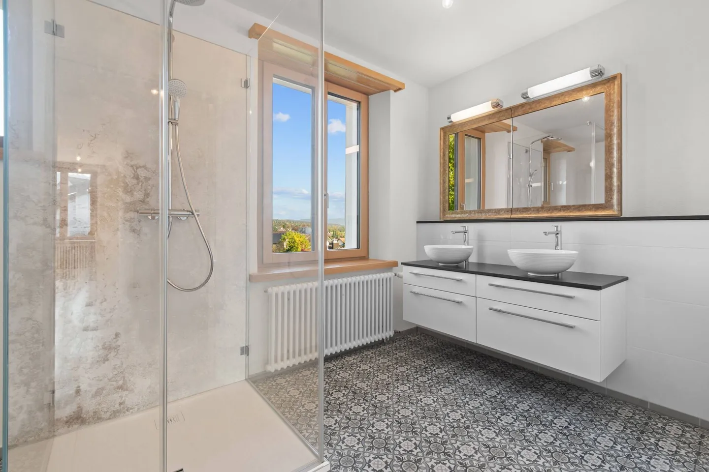 Attico su più piani con balcone e vista fantastica! - Foto 10 di 15