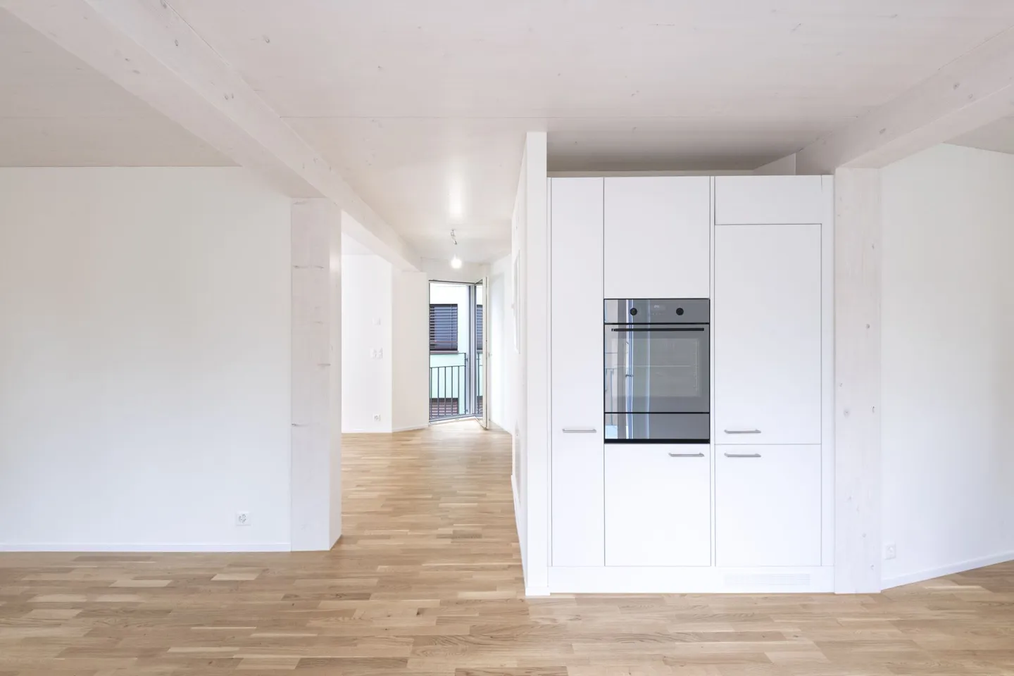 Appartamento Loft Moderno con Loggia vicino a Helvetiaplatz - Foto 4 di 10