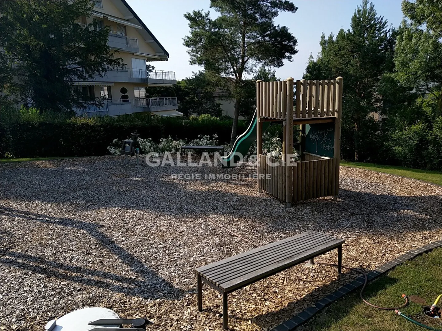 Magnificent 5.5-room apartment with garden and terrace in Pully - Photo 7 of 8