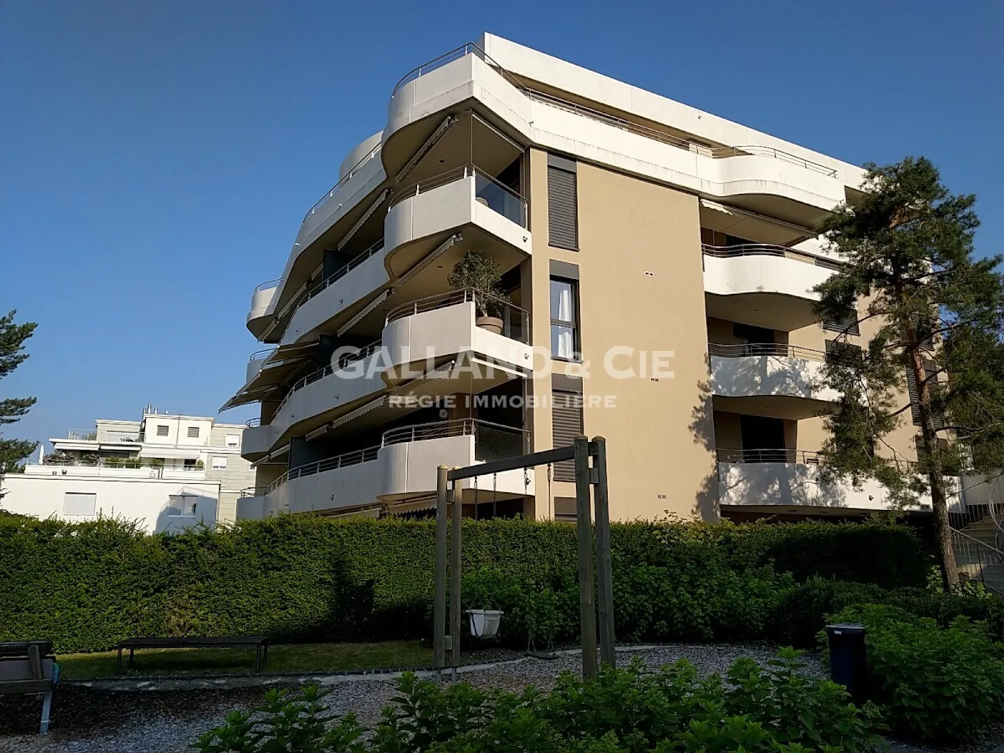 Magnificent 5.5-room apartment with garden and terrace in Pully - Photo 8 of 8