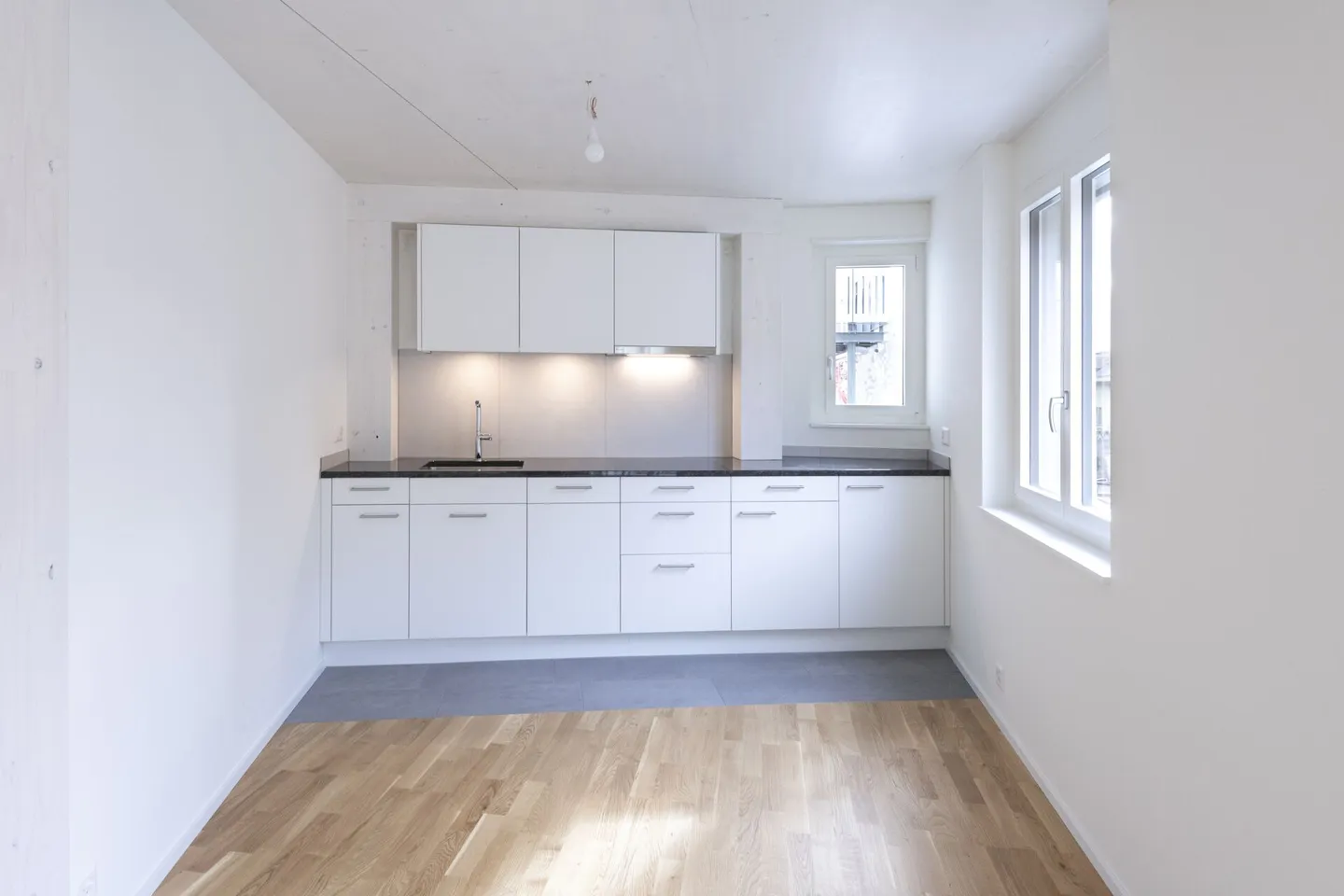 Appartamento Loft Moderno con Loggia vicino a Helvetiaplatz - Foto 3 di 10