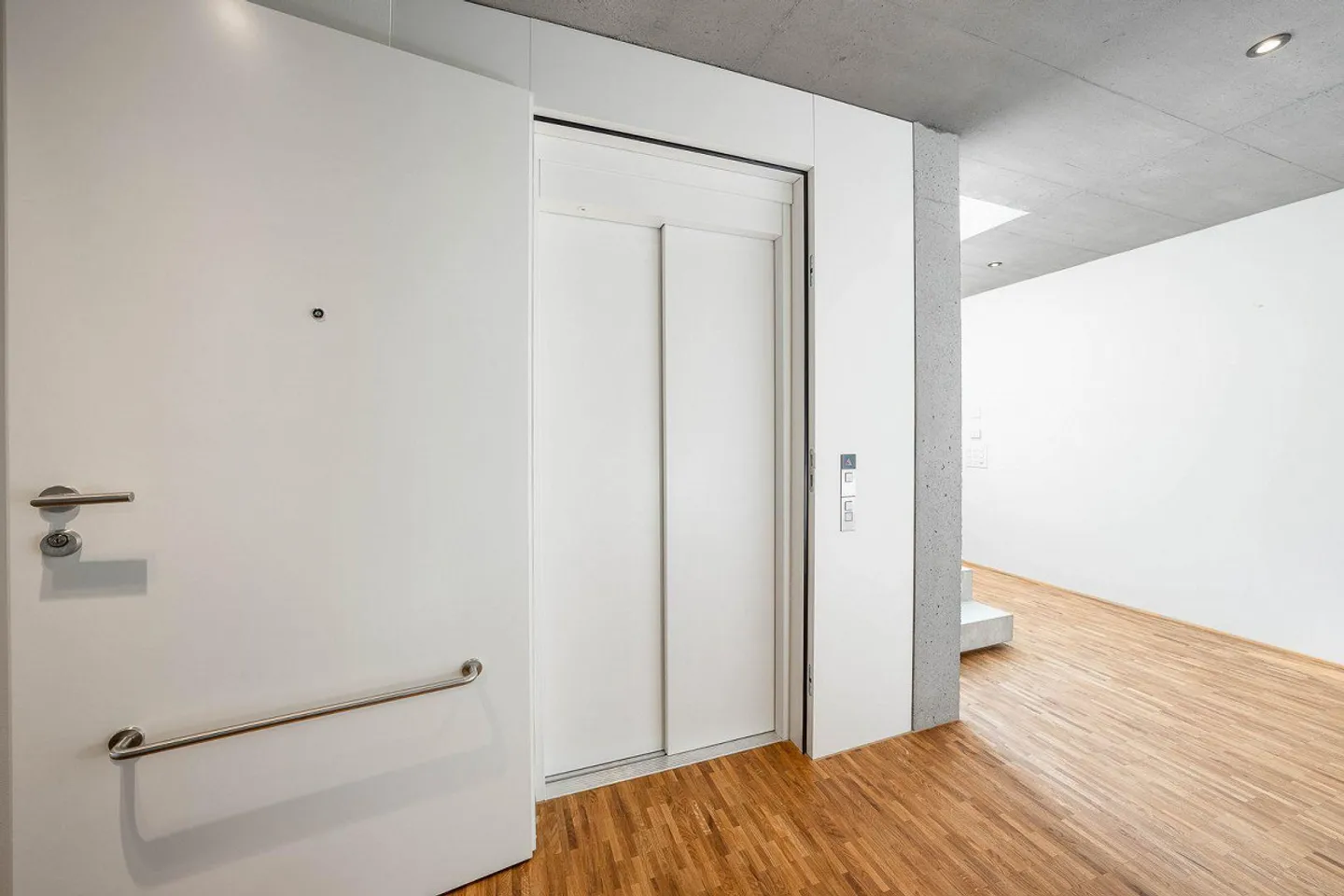 Moderne Attikawohnung mit Aussicht - Foto 3 von 17