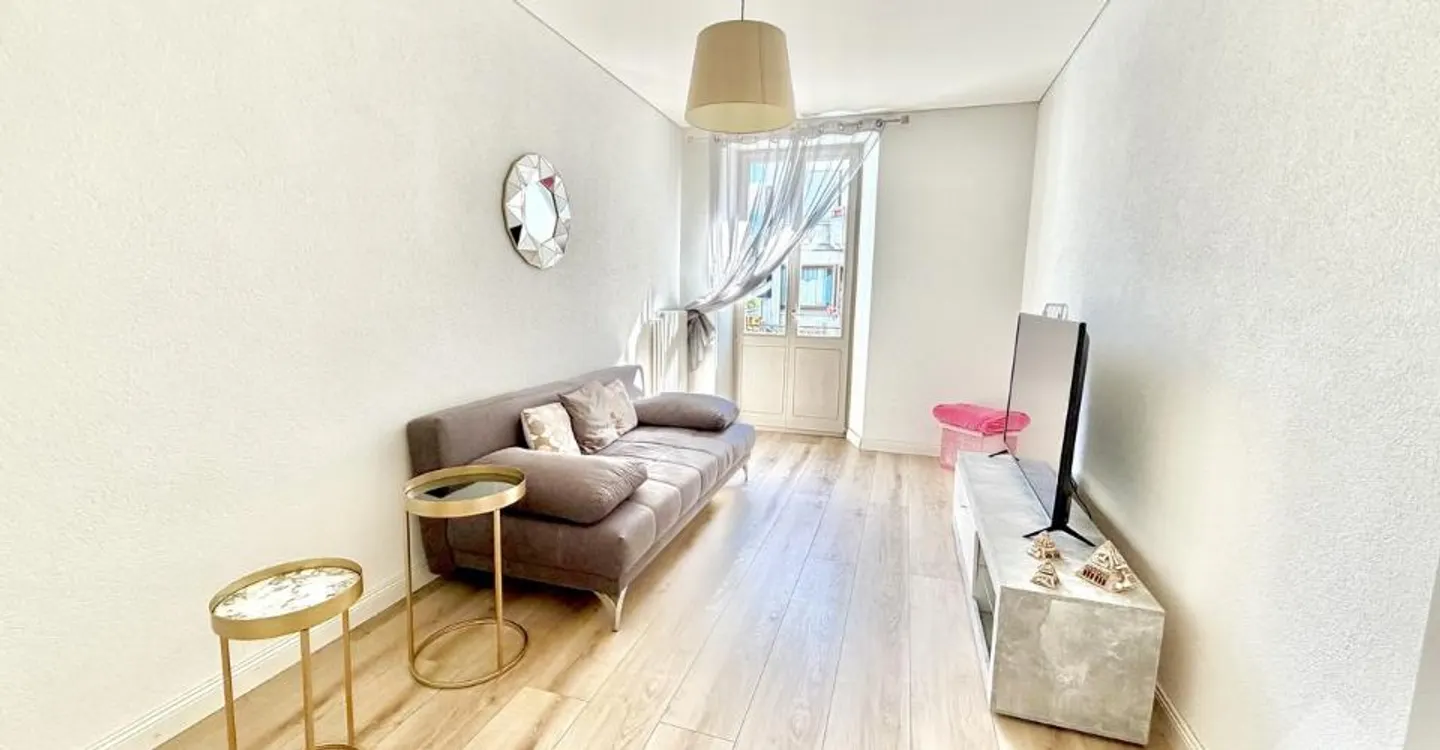 Renovierte 2,5-Zimmer-Wohnung mit Garagenbox! - Foto 1 von 10