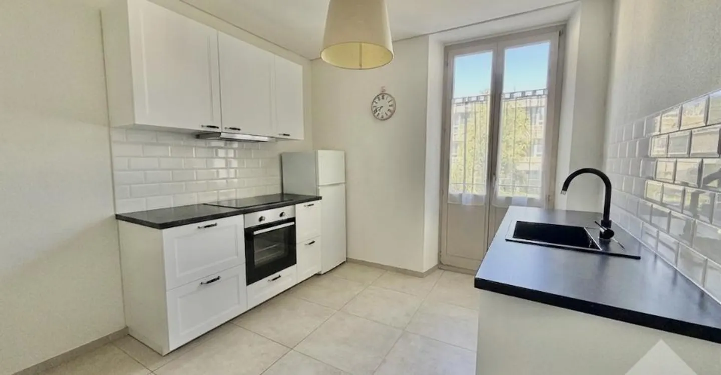 Renovierte 2,5-Zimmer-Wohnung mit Garagenbox! - Foto 4 von 10