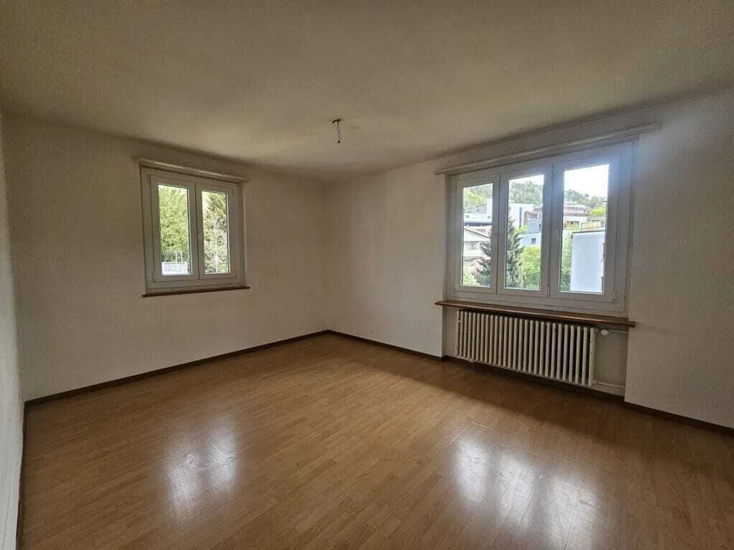 Appartement lumineux de 2,5 pièces au cœur de Thun - Photo 2 sur 4