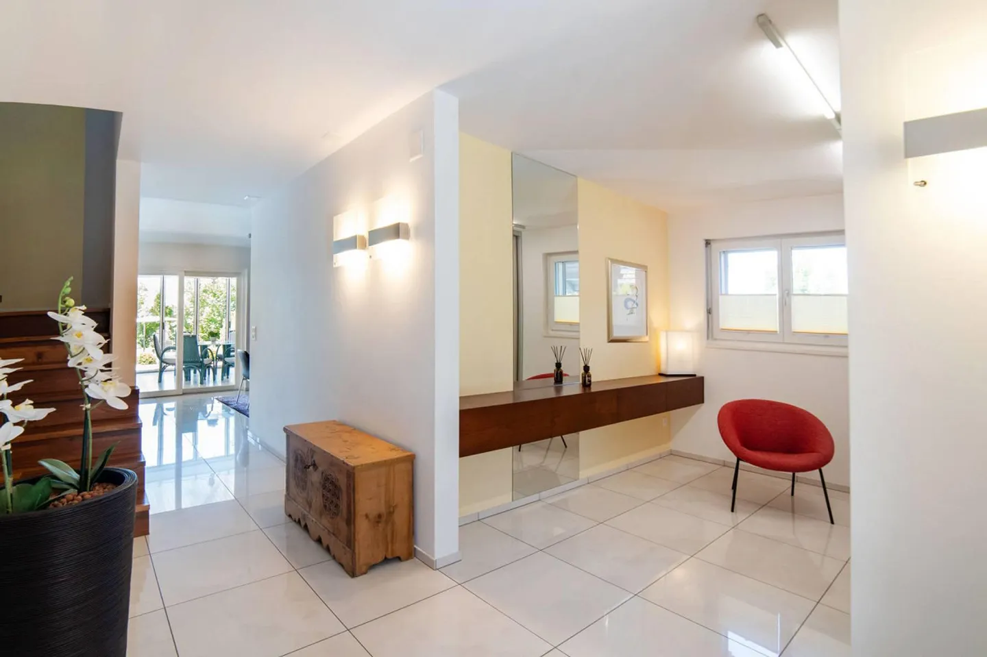 Maison individuelle bien entretenue avec jardin attrayant dans un quartier résidentiel calme - Photo 4 sur 15