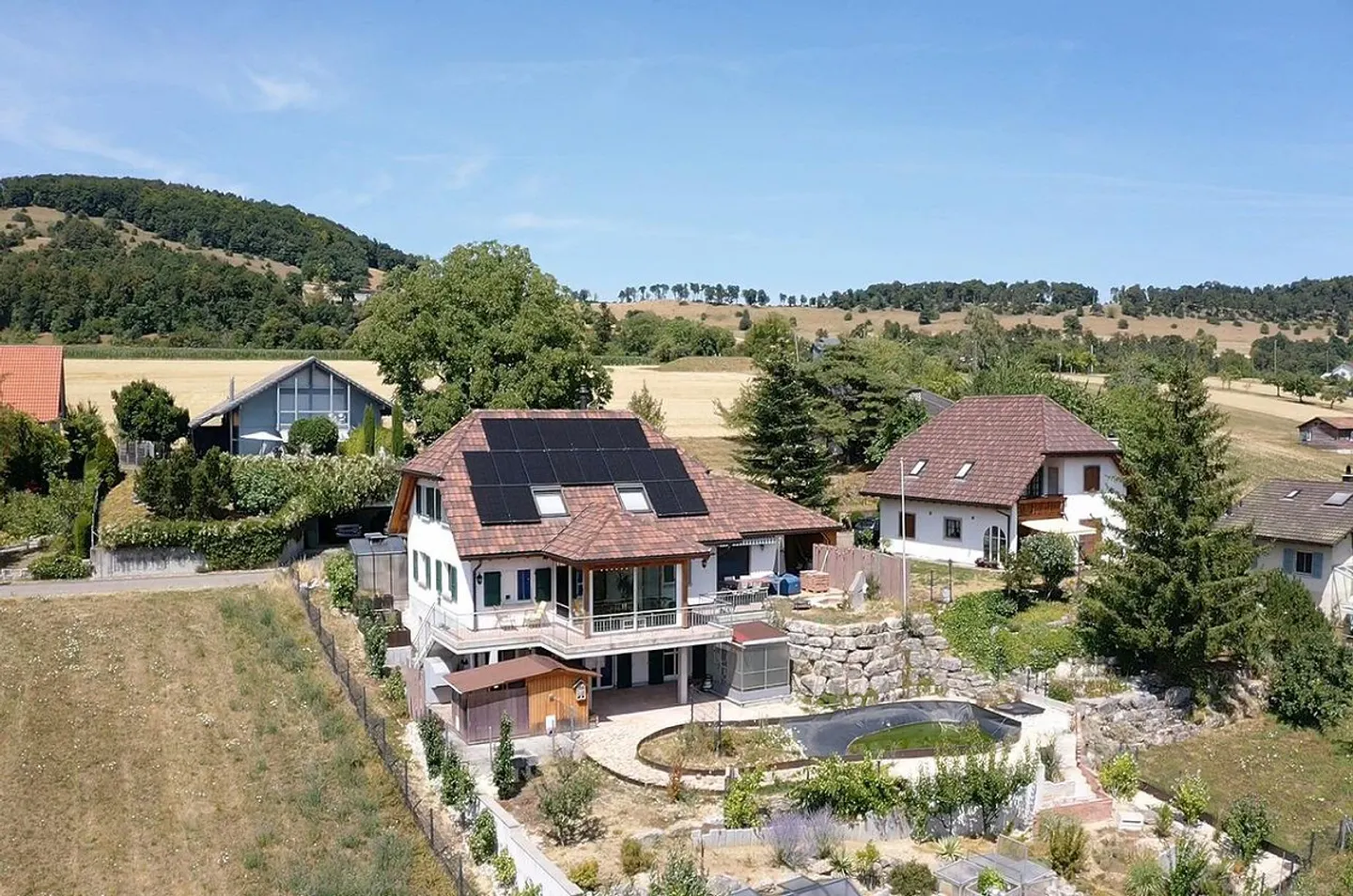 7.5 Room Single Family Home with Stunning Views and Beautiful Garden - Photo 2 of 9