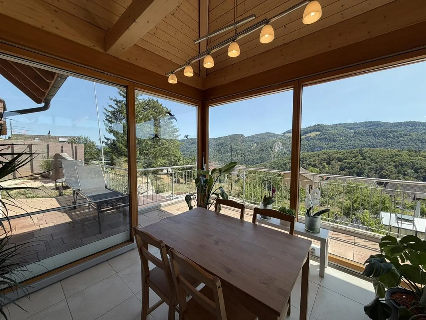 7.5 Room Single Family Home with Stunning Views and Beautiful Garden - Photo 4 of 9