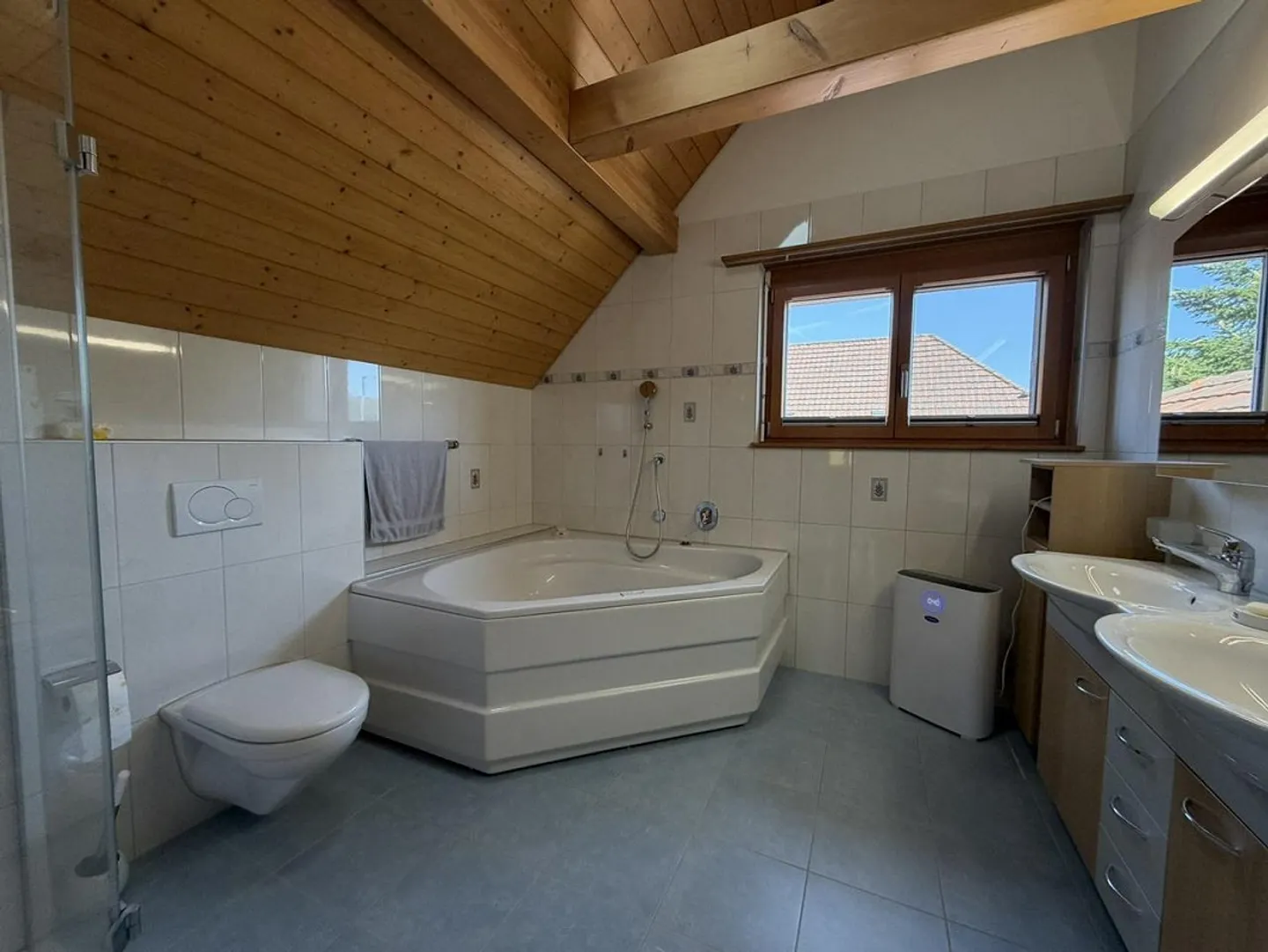 7.5 Room Single Family Home with Stunning Views and Beautiful Garden - Photo 6 of 9