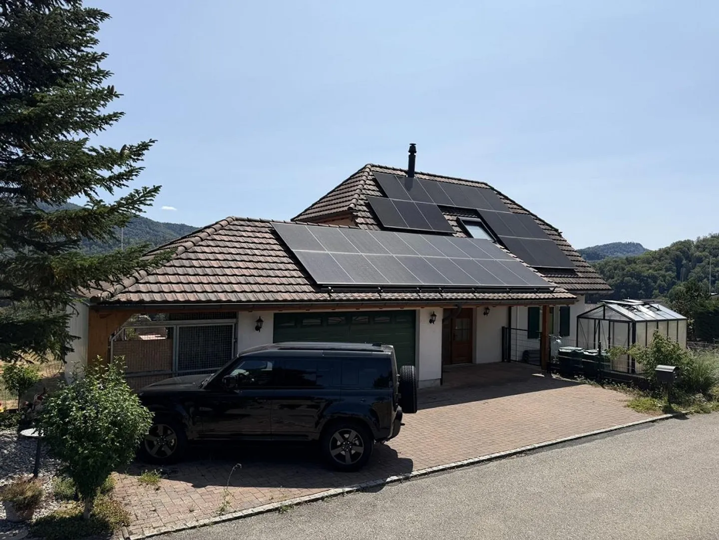 7.5 Room Single Family Home with Stunning Views and Beautiful Garden - Photo 9 of 9