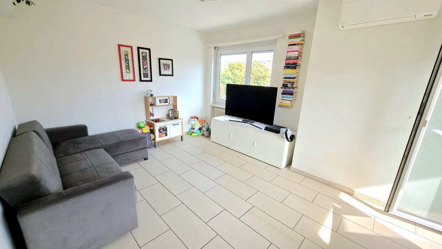 Die perfekte Balance zwischen Ruhe und Komfort | Appartamento 3.5 locali con posteggio - Foto 3 von 7