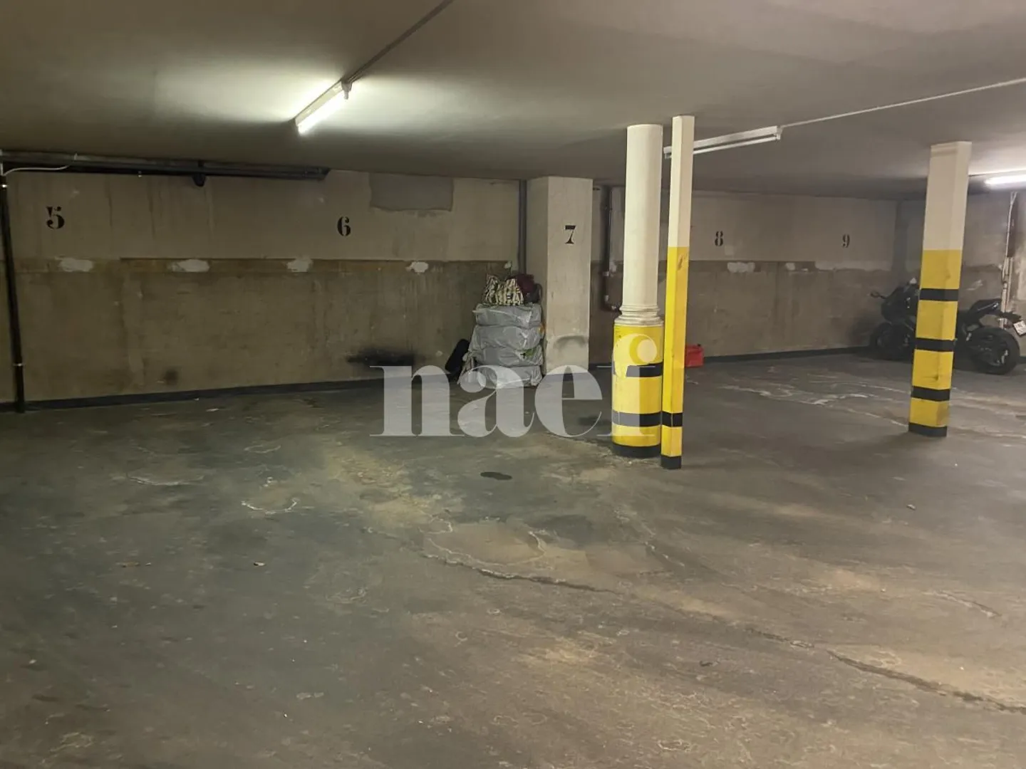 Parking space in collective garage - Photo 1 of 1