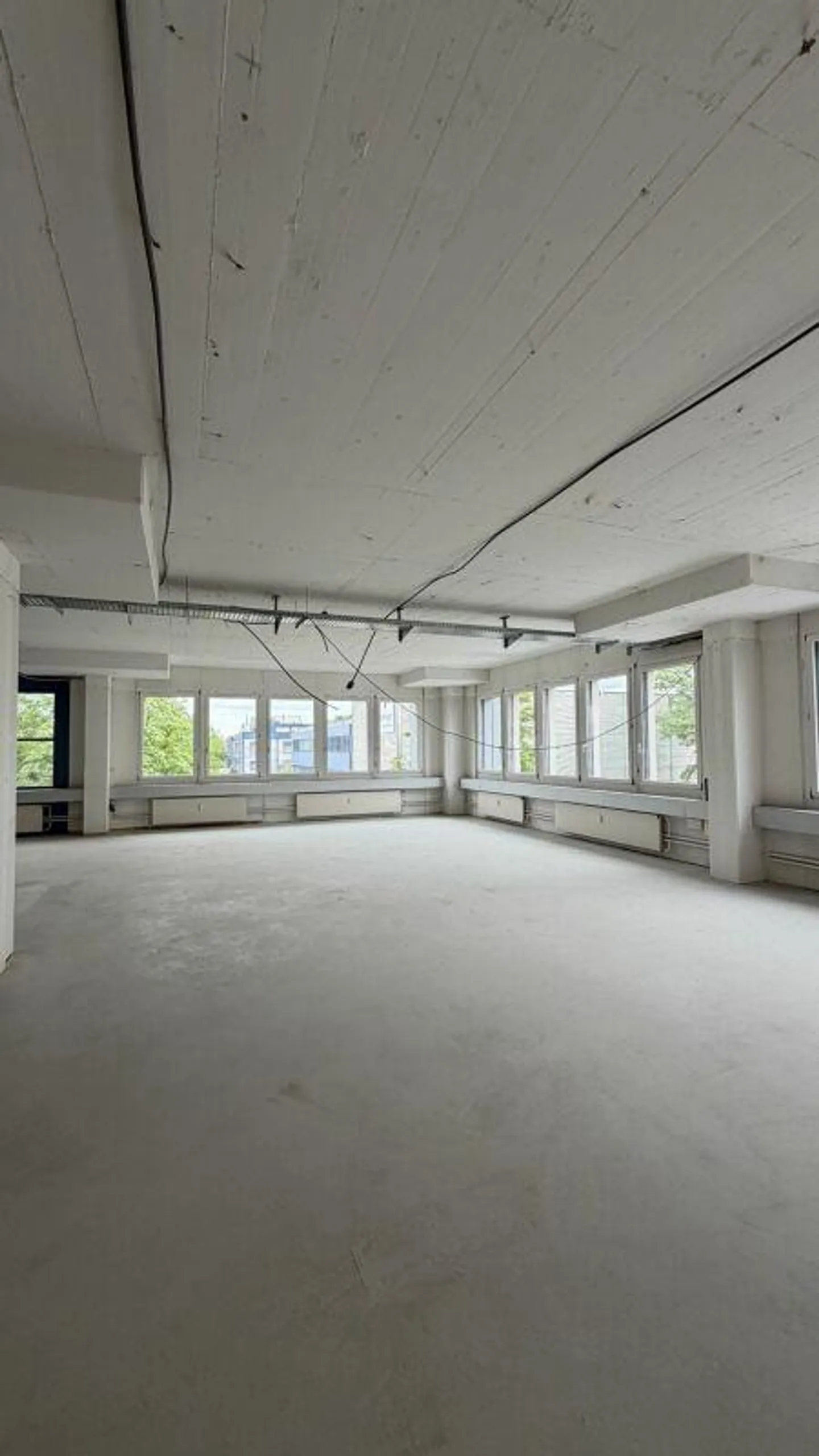Storage space on the 1st floor with goods lift access for rent - Photo 4 of 4