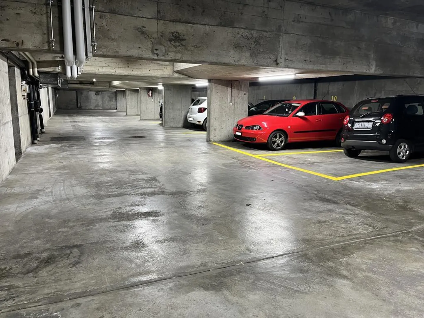 Posto auto in una posizione centrale ad Allschwil - Foto 1 di 3