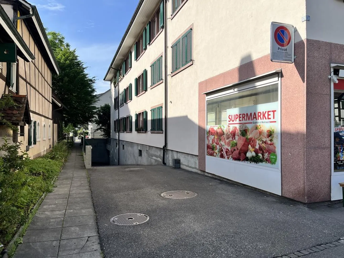 Posto auto in una posizione centrale ad Allschwil - Foto 2 di 3