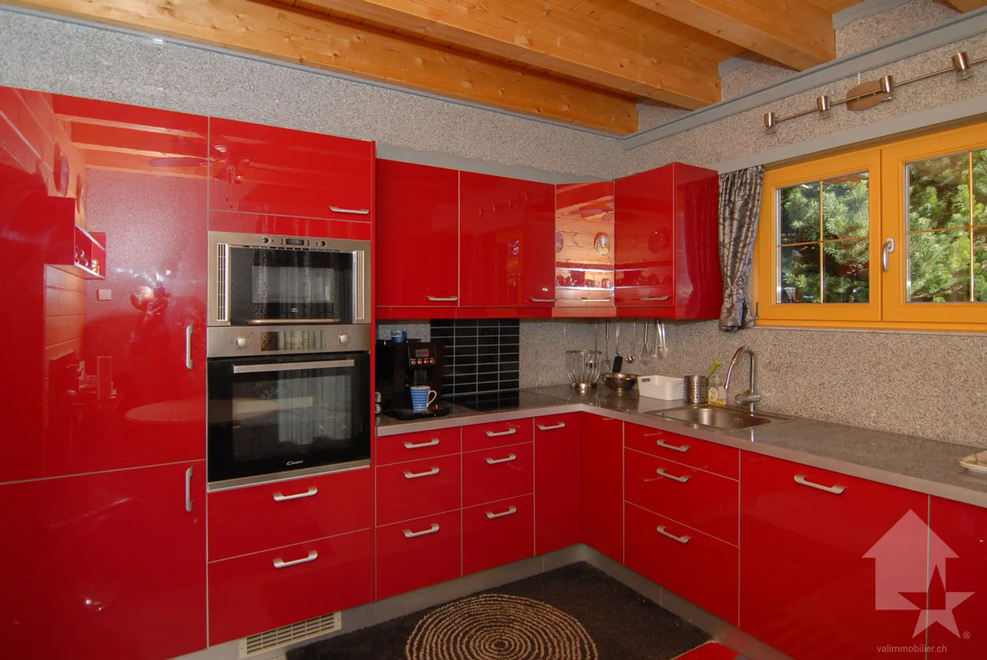 Beautiful 6.5-room chalet enjoying a magnificent panoramic view - Photo 6 of 13