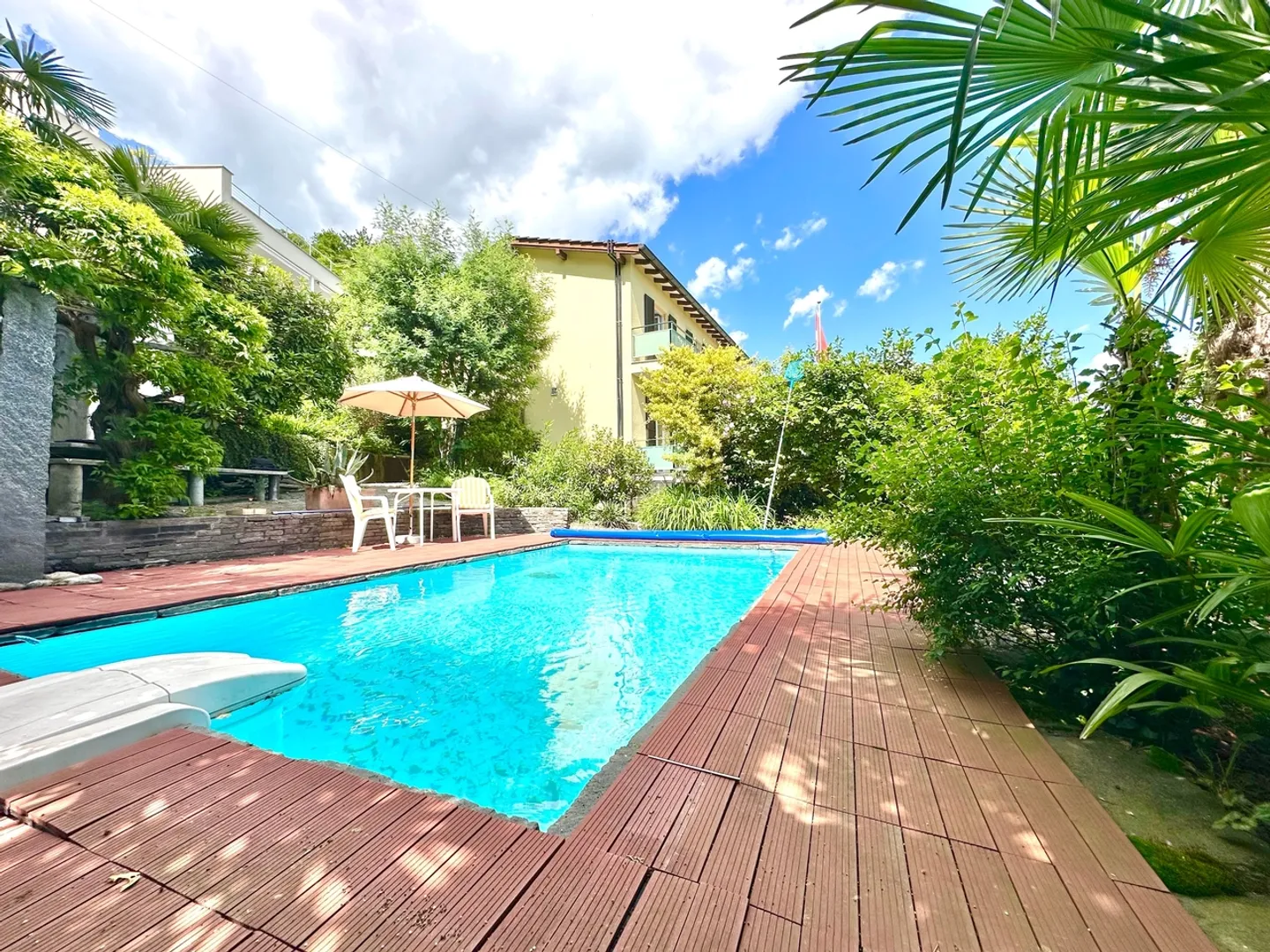 Incantevole villa con vista lago e piscina a Pura - Foto 1 di 13