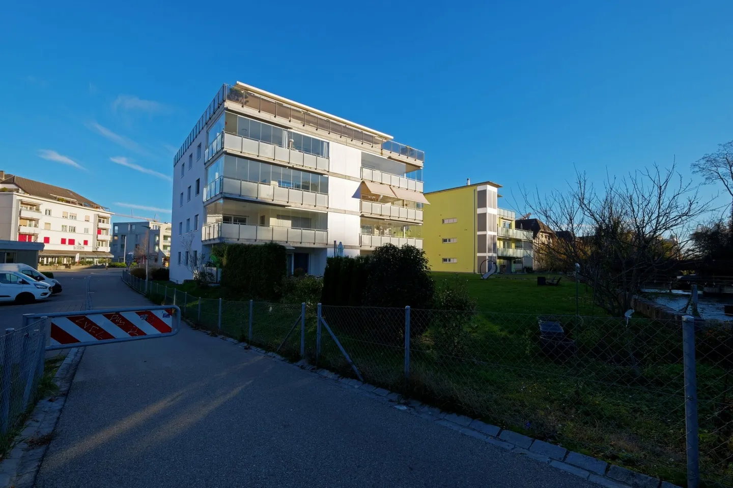 Grosszügige 4.5-Zimmer-Wohnung mit grosser Terrasse & Gartenfläche - Zentrale Lage in Derendingen! - Foto 1 von 18