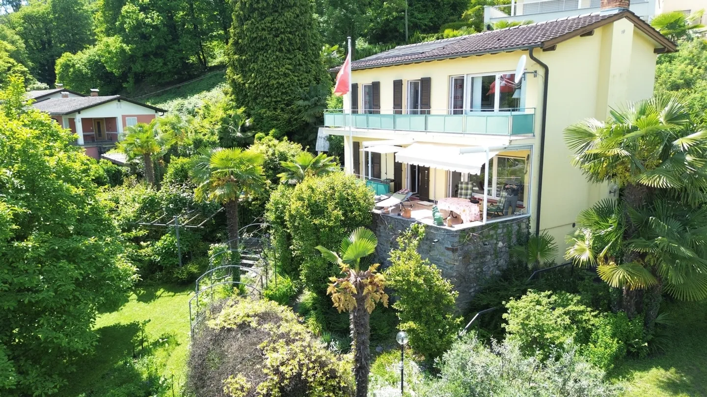 Incantevole villa con vista lago e piscina a Pura - Foto 12 di 13