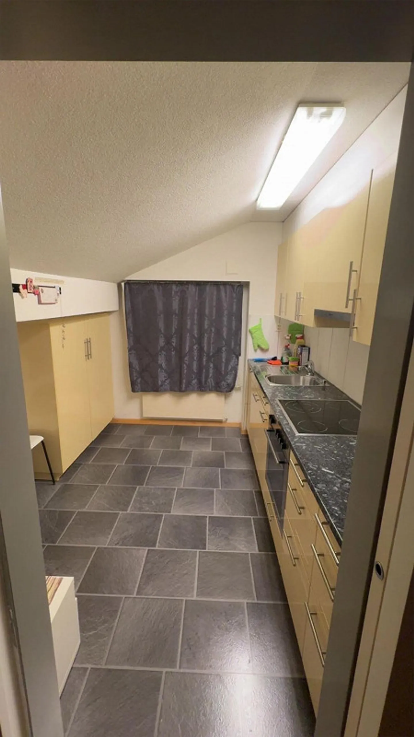 Luminoso monolocale in posizione tranquilla - con cucina e bagno separati - Foto 4 di 7