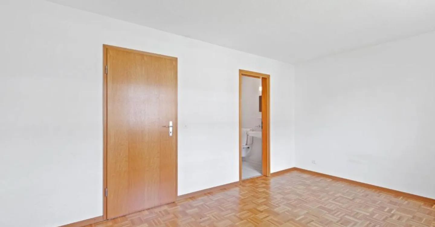 Bright & Spacious Apartment - Photo 6 of 7
