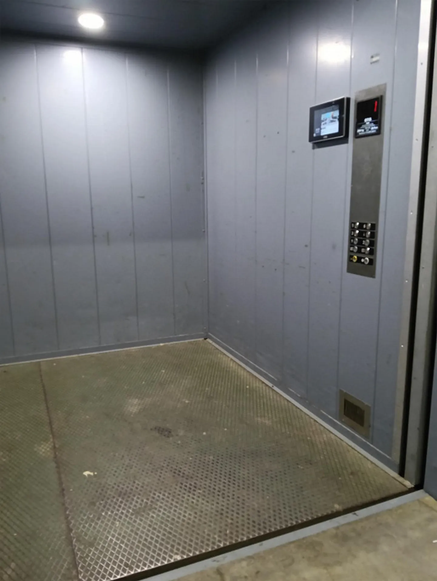 Convenient storage space with great accessibility - Photo 2 of 6