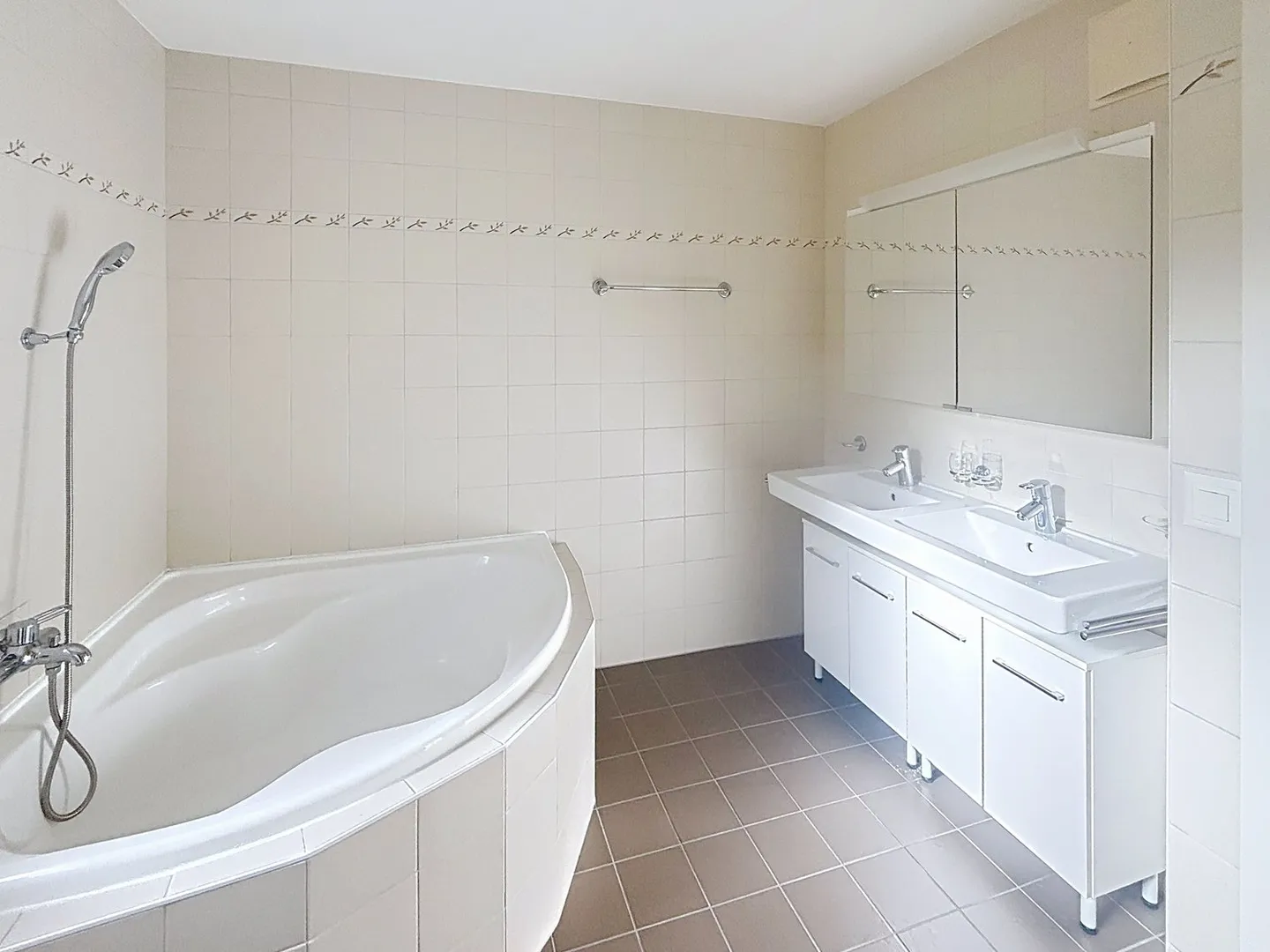 Magnifico appartamento di 4,5 stanze con vista panoramica a Chernex - Foto 11 di 24