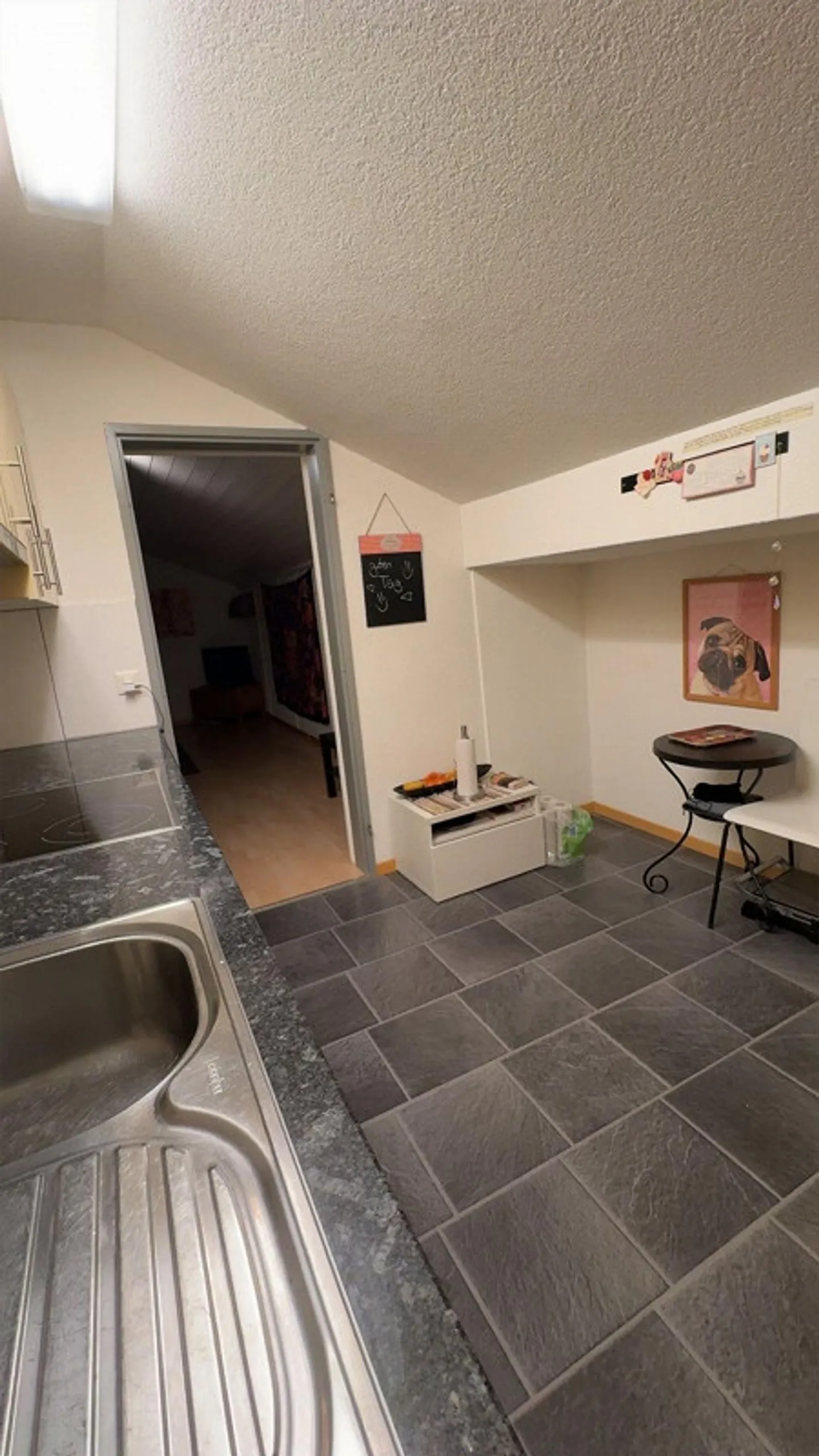 Luminoso monolocale in posizione tranquilla - con cucina e bagno separati - Foto 5 di 7