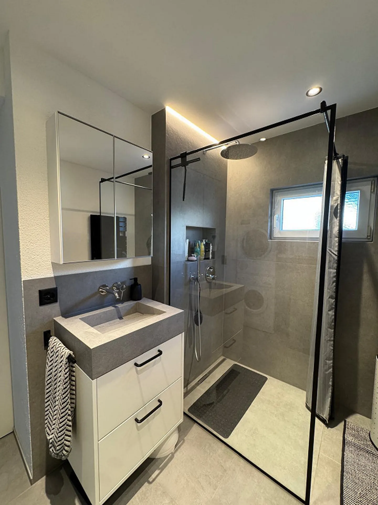 Freshly renovated single/multi-generational house in Flawil - Photo 6 of 17